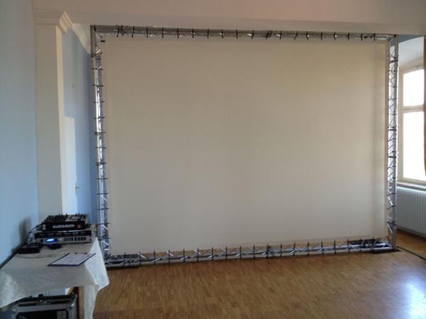 1-Großbildleinwand im Trussrahmen 400 x 290 cm