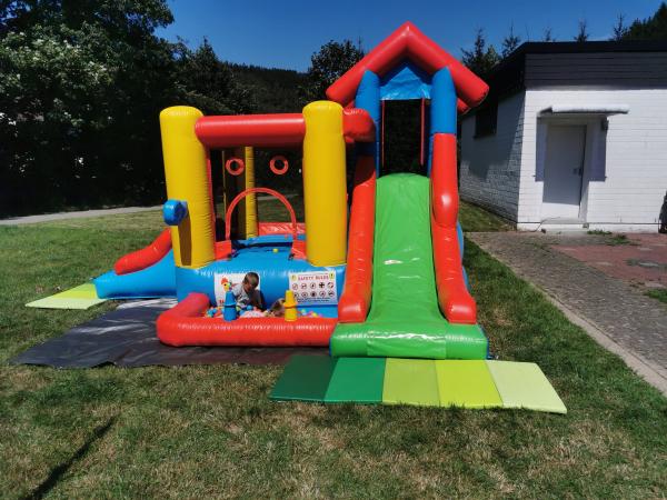 1-Hüpfburg "Playland" - Kleinkinder Hüpfburg mit Rutsche und Bällebad