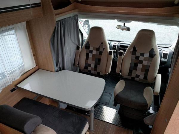 2-Wohnmobil Teilintegriert mit Doppelbett und Garage, Sunlight T60