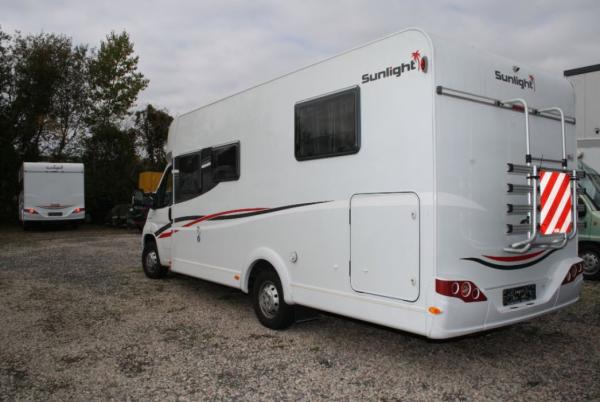 2-Wohnmobil Teilintegriert mit Garage Sunlight T68