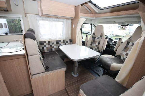 3-Wohnmobil Teilintegriert mit Garage Sunlight T68