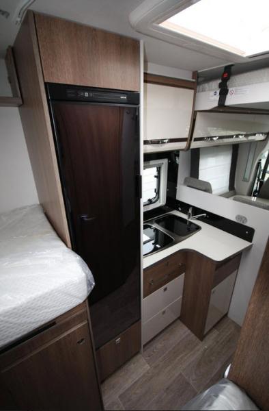 4-Wohnmobil Teilintegriert mit Einzelbetten und Hubbett Trend T 6717