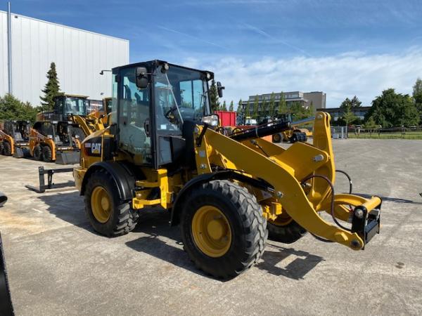 1-neuwertige Caterpillar 908M radlader