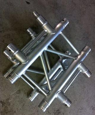 Kreuz Traversenstück (Truss) / 4 Wege Ecke von Global Truss, Eurotruss, Milos