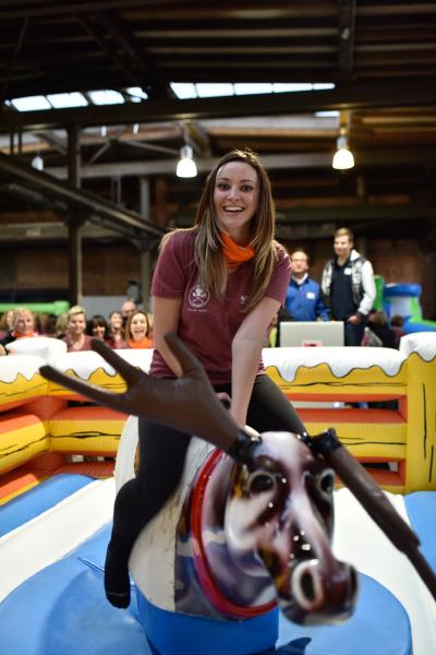 4-Bull Riding, Rodeo Reiten, Surfing Simulator, Flaschen Reiten, Rentier Reiten