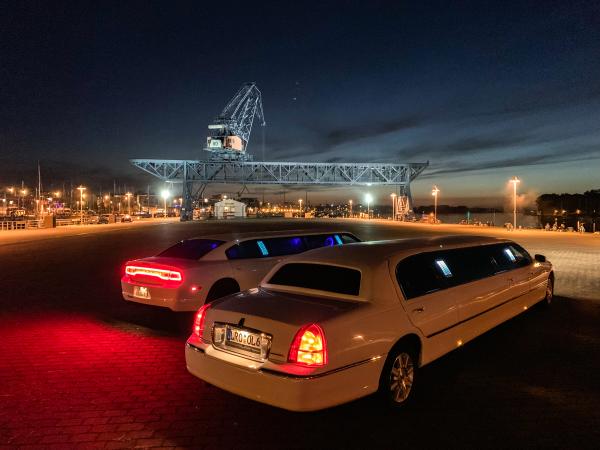 4-Stretchlimousine mieten mit Chauffeur Hochzeitslimousine Limousinenservice Deutschlandweit