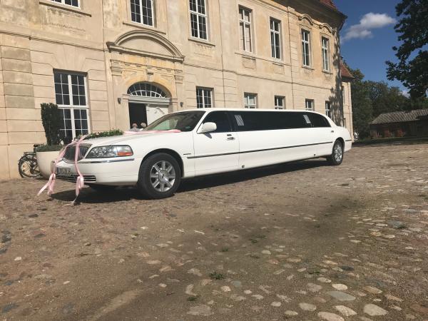 3-Luxuslimousine buchen Hochzeitslimousine Brautauto Hochzeitsfahrzeug Limo mieten mit Chauffeur