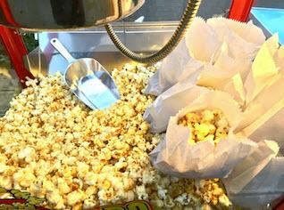 2-Popcornmaschine inkl. Verbrauchsmaterialien und Marktstand