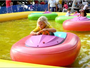 2-Kinder Bumper Boote inkl. Wasserpool