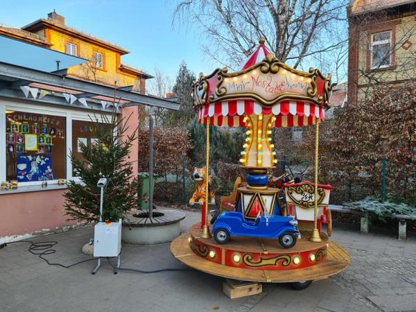 1-Wunderschönes Nostalgie Kinder-Karussell, eine Augenweide auf alle Märkten und Feiern