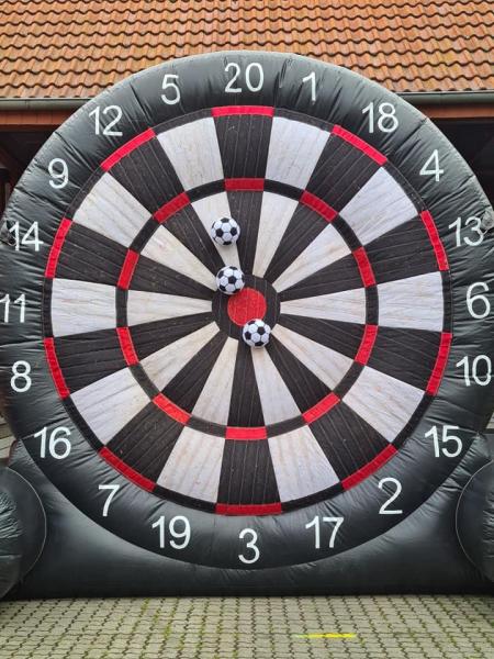 2-Die ganz neue Art Dart zu spielen unser XXXL Fussballdart auf 6 Meter Durchmesser