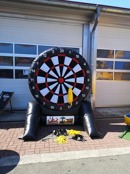 3-Die ganz neue Art Dart zu spielen unser XXXL Fussballdart auf 6 Meter Durchmesser