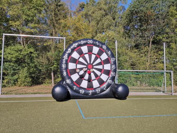 4-Die ganz neue Art Dart zu spielen unser XXXL Fussballdart auf 6 Meter Durchmesser