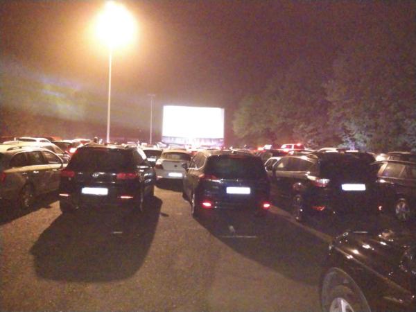 Autokino, Drive-In, Trekkerkino, Schlepperkino, Open-Air mit Leinwandsystem 18m x 11m und UKW-Sender