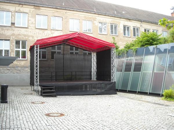 5-Bühne mit Sattel Dach 6x4 - 24m² für Stadtfest, Kundgebung, Präsentation, Roa...