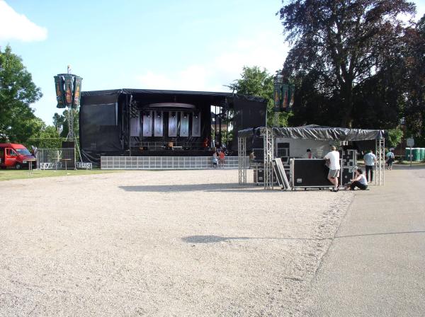 3-Mobile Show - Bühne 140m² - Bühnensystem "Smart Stage" für Stadtfes...
