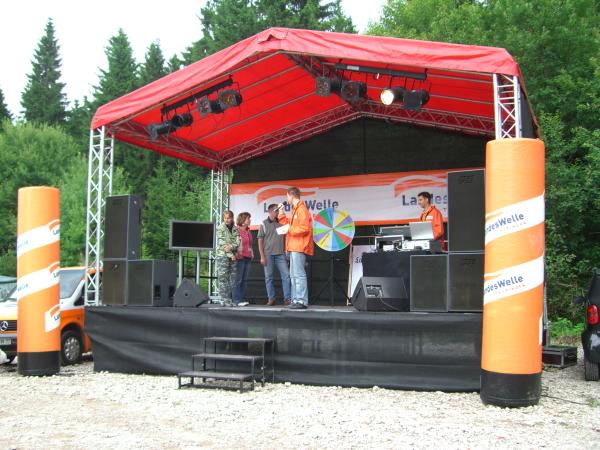 2-Bühne mit Sattel Dach 6x4 - 24m² für Stadtfest, Kundgebung, Präsentation, Roa...