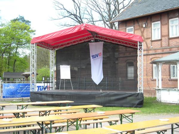3-Bühne mit Sattel Dach 6x4 - 24m² für Stadtfest, Kundgebung, Präsentation, Roa...