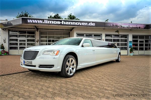 3-Chrysler 300C weiß Stretchlimousine JETDOOR neues Modell