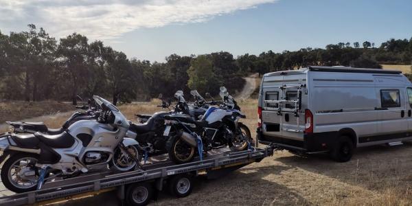 4-Motorradanhänger für bis zu 6 Motorräder mit Auffahrrampen