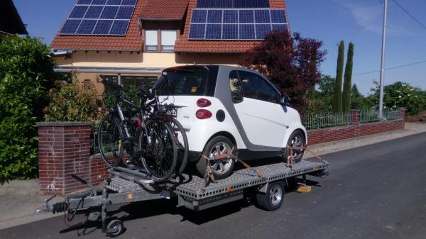 6-Motorradanhänger mit Deichselträger für zwei Fahrräder 1.500 kg gebremst