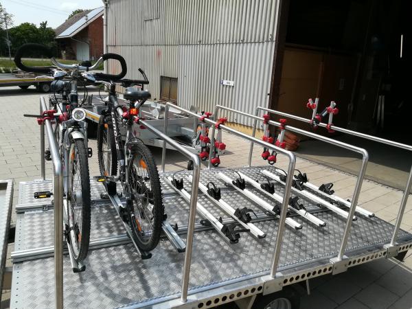 3-Fahrradtransportanhänger für bis zu 9 Fahrräder 1.500 kg gebremst