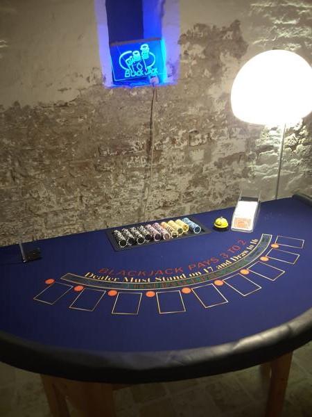2-Mobiles Casino buchen mit Roulette, Black Jack, Poker, Chuck a Luck, Slot Machine u.a. ab 540 &eu...