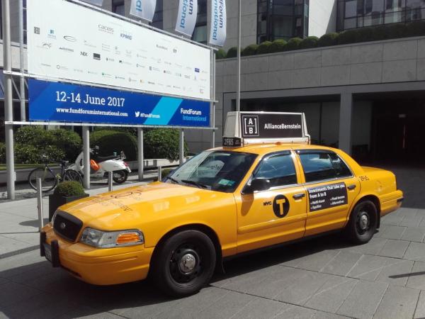6-Original New Yorker Yellowcab, NYC Taxi, New York Taxi mit Taxameter und Trennwand