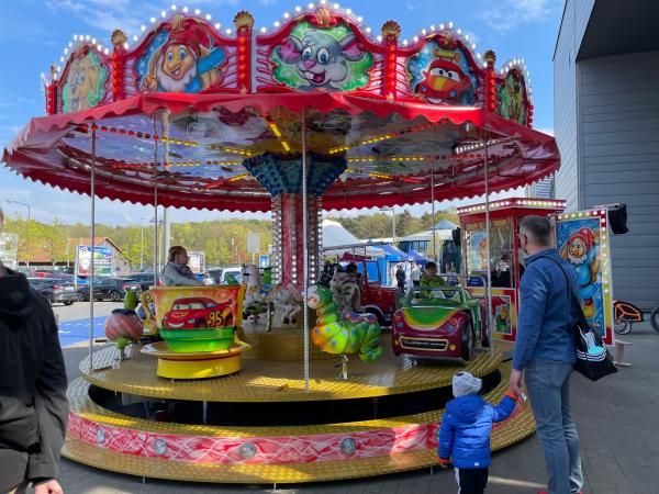 Kinderkarussell, Kinder Karussell "Kindertraum" mit 22 Sitzplätzen, Nostalgie Märchenkarussell