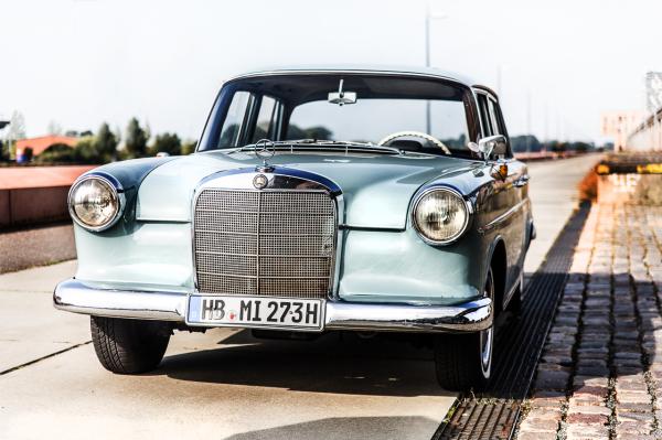 1-Mercedes-Benz 190"Heckflosse"