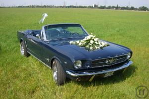 2-Mustang (V8, 4,7l, 205 PS) - Mieten Sie ein 65er Ford Mustang Cabrio für alle Events !