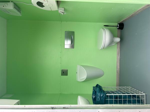 2-Toilettenwagen mit Autark zu vermieten WC-Wagen Toilettenanhänger