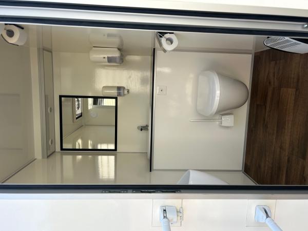 2-Exklusiver VIP Toilettenwagen komplett Autark zu vermieten