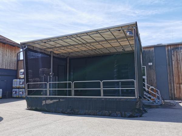 3-Trailerbühne 8 x 6 Meter mit optionalen Zubehör