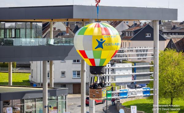 4-Ballon am Kran für Aussichtsfahrten an Ihrem Wunschort vom Profi