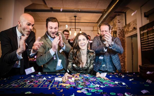 4-Mobiles Casino – Roulette, Black Jack, Poker, Chuck a luck, Slot Maschinen und Spielbank mi...