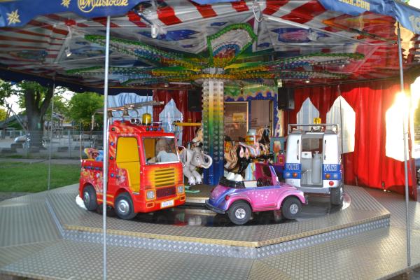 2-Kinderkarussell, Sportkarussell Toy Story" Ein modernes Fahrgeschäft für die Klein...
