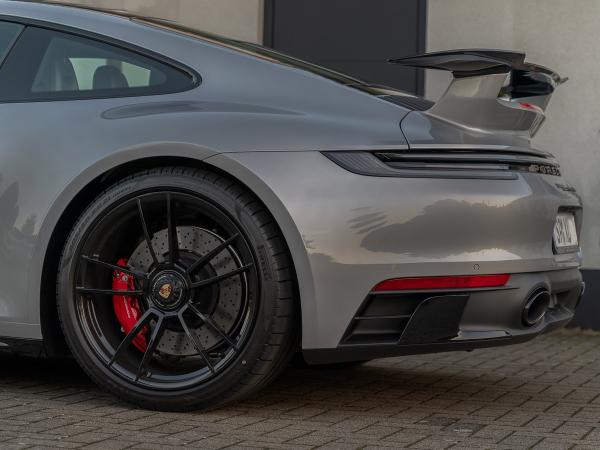 4-PORSCHE 911/ 4 GTS