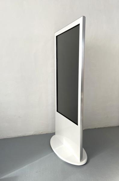 2-Stele mit 60 Zoll Touchscreen