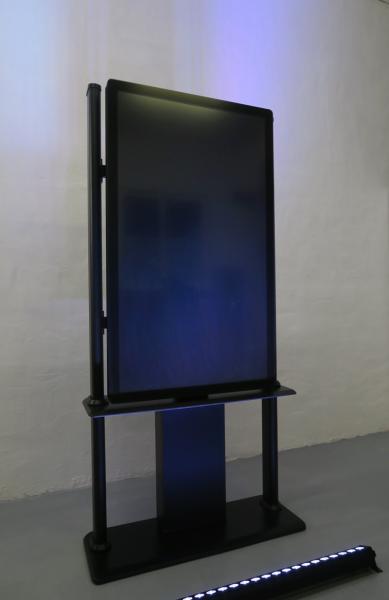 3-Stele mit Touchscreen