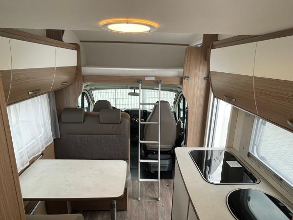 2-Carado A 464 - Alkoven bis 6 Personen - Wohnmobil Mieten