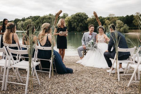 2-Klappstuhl Holzstuhl weiß Freie Trauung Hochzeit