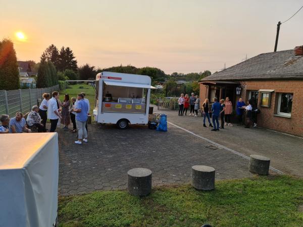 6-Party 25 Foodtruck mieten, Foodtruck Catering, Imbisswagen mieten, Imbisswagen Catering.Full Service