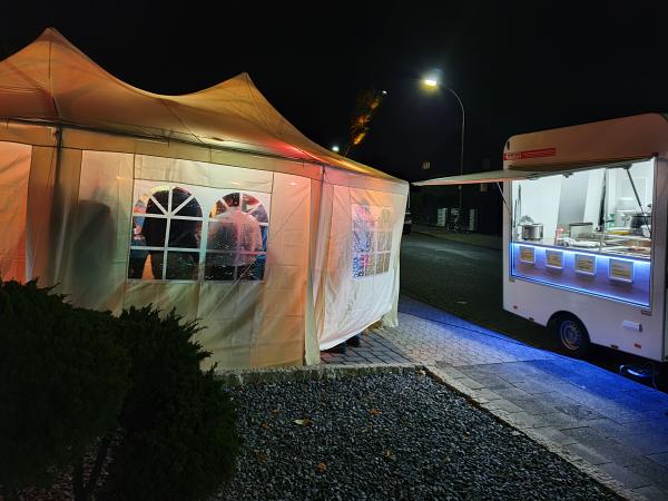 2-Imbissstand, Partygrill, Verkaufswagen, mobile Pommesbude, Partyimbisswagen, Foodtruck, Streetfood