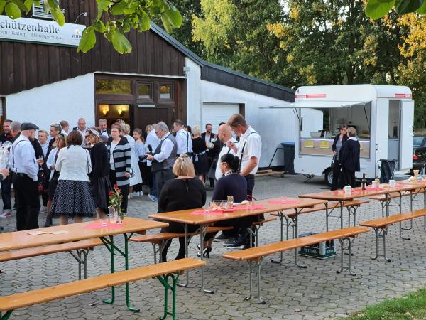 4-Imbissstand, Partygrill, Verkaufswagen, mobile Pommesbude, Partyimbisswagen, Foodtruck, Streetfood