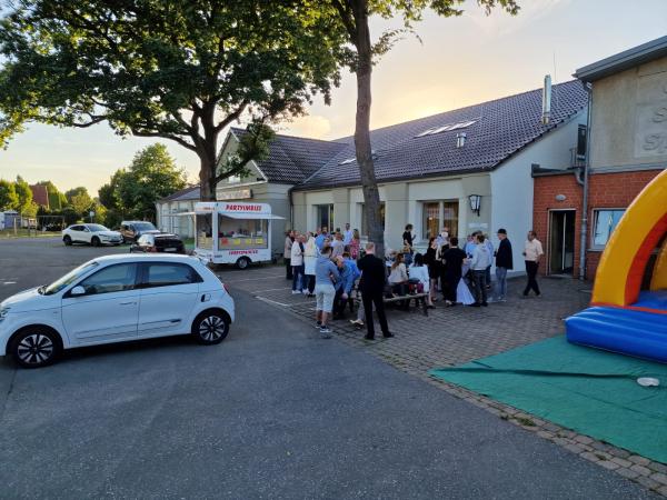 4-Imbisswagen und Foodtruck inkl.Personal für ihre Feier mieten.In ganz Niedersachsen und NRW