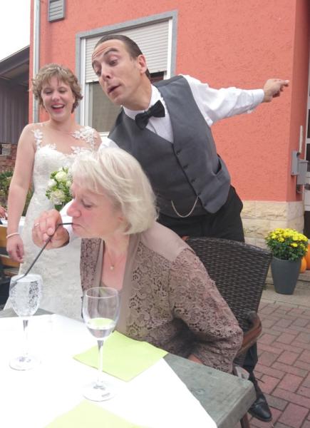 5-Ullich Steybe - der Comedy Kellner mit Stil - Jonglage und Animation