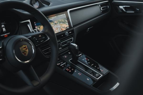2-Porsche Macan mieten in Würzburg / Autovermietung / Mietwagen