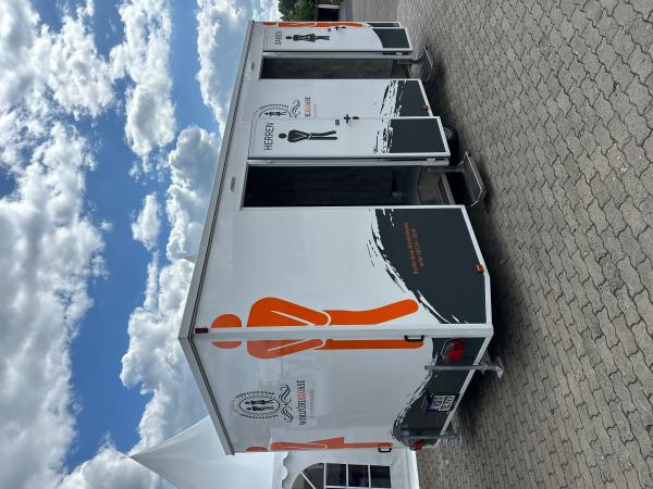 2-Premium-Toilettenwagen