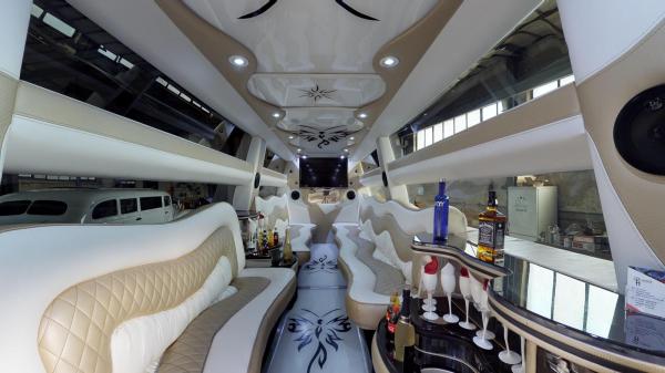 3-Hummer Doppeldecker Stretchlimousine mit Stehhöhe für ganz NRW
